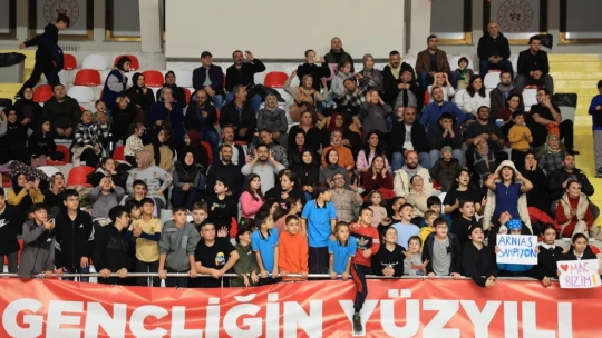 Gebze'de öğretmenler voleybol turnuvasında buluştu