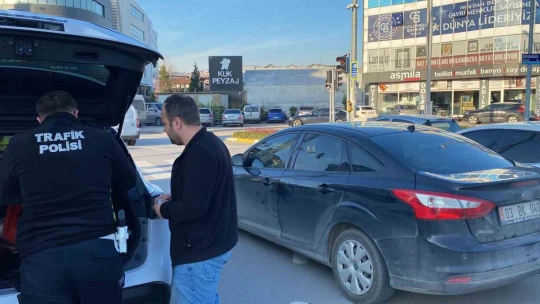 İçinde bebek olan ambulans kaza yaptı