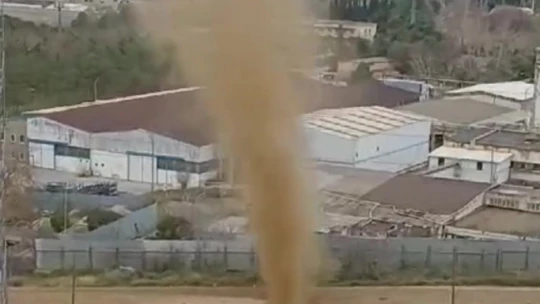 İş makinesi doğalgaz borusunu deldi, 13 mahallenin gazı kesildi