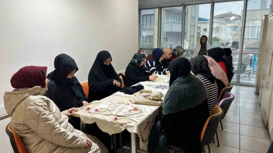 Kadınlar hem öğreniyor hem üretiyor