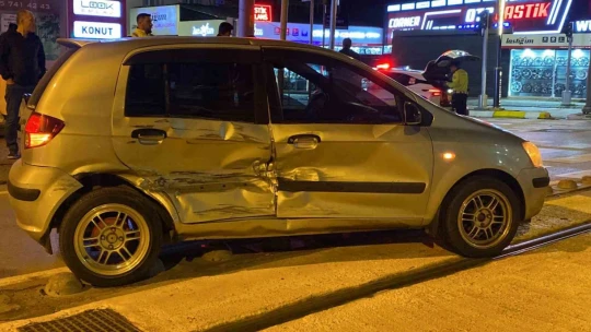 Kocaeli'de 2 araç kazaya karıştı: 1 yaralı