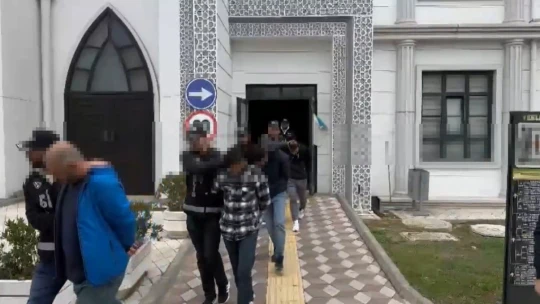 Kocaeli'de iki otomobilde ve tankerde 248 ruhsatsız tabanca ele geçirildi