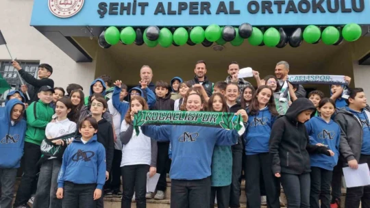 Kocaelisporlu futbolcular öğrenciler ile buluştu