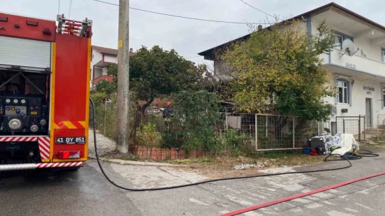 Kömür sobası evi yaktı