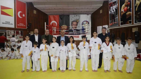 Körfez'de 150 genç sporcu kuşak atladı