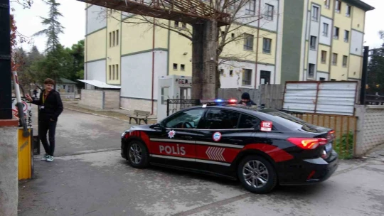 Lisede tartıştığı okul arkadaşını tornavida ile yaraladı