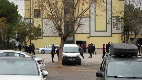 Lisede tartıştığı okul arkadaşını tornavida ile yaraladı