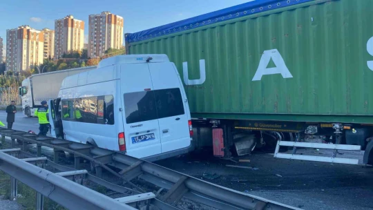 Mahkumları taşıyan cezaevi aracı TEM'de kazaya karıştı: 5 yaralı