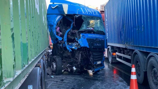 Mahkumları taşıyan cezaevi aracı TEM'de kazaya karıştı: 5 yaralı