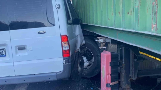 Mahkumları taşıyan cezaevi aracı TEM'de kazaya karıştı: 5 yaralı