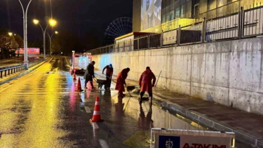 Mazgal ve menfez temizliği yapılıyor