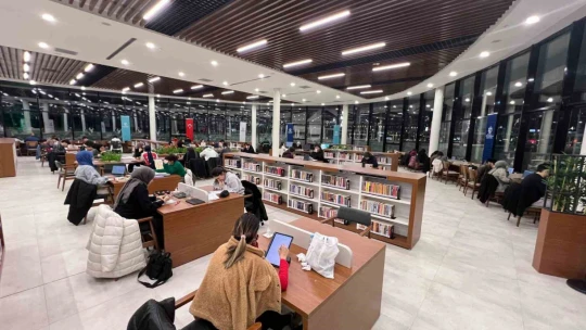 Millet Kütüphanesi'ne ilk günden 647 kişi akın etti