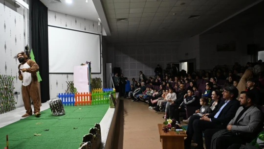Minikler Kurnaz Tilki'nin maceralarını izledi
