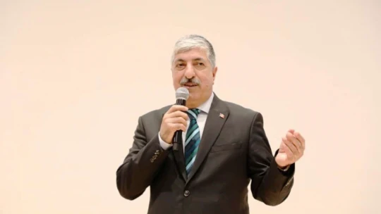 Ömeroğlu, gençlere deneyimlerini anlattı