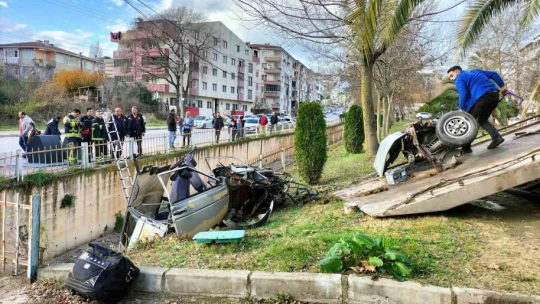 Gebze'de otomobil dereye uçtu!