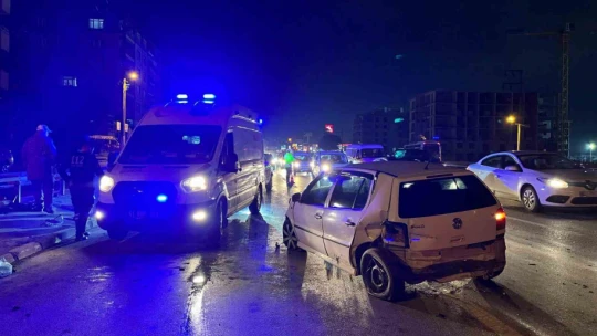 Otomobilin motoru yerinden koptu