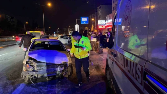 Otomobilin motoru yerinden koptu