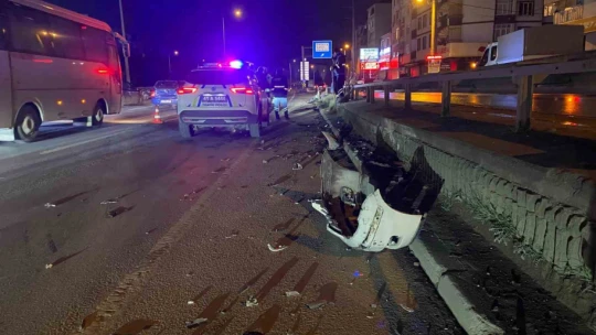 Otomobilin motoru yerinden koptu