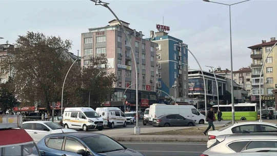 Park halindeki minibüste ölü bulundu