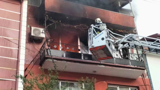 Sobadan çıkan yangında ev alev alev yandı: İtfaiye ekipleri evdeki hayvanları kurtardı