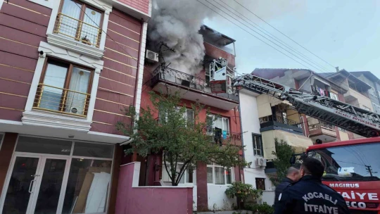 Sobadan çıkan yangında ev alev alev yandı: İtfaiye ekipleri evdeki hayvanları kurtardı