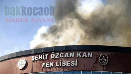 Kocaeli'de fen lisesi yanıyor, öğrenciler tahliye ediliyor