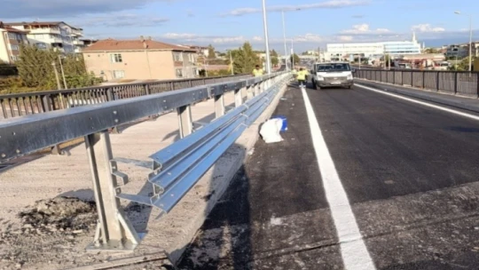 Sürücülerin ve yayların güvenliği için 65 bin metre oto korkuluk yapıldı