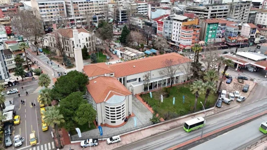 Temelleri 1937 yılında atılan Kocaeli'nin simge binası yenilenen yüzüyle açıldı