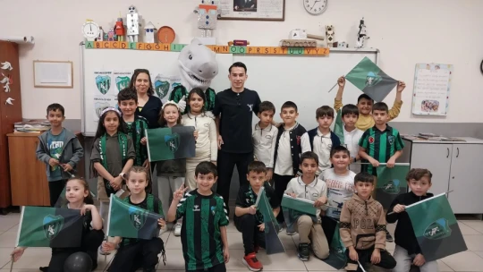 Şampiyon Kocaelispor'dan Fevzi Çakmak İlkokulu'na Ziyaret
