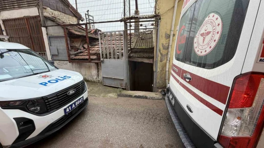Yakınlarının haber alamadığı adam yalnız yaşadığı evinde ölü bulundu