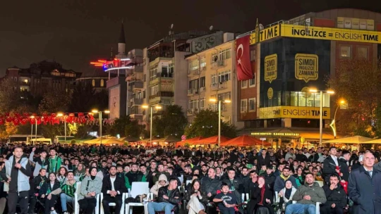 Yasak engel olamadı: Kocaelisporlular dev ekran başında coştu