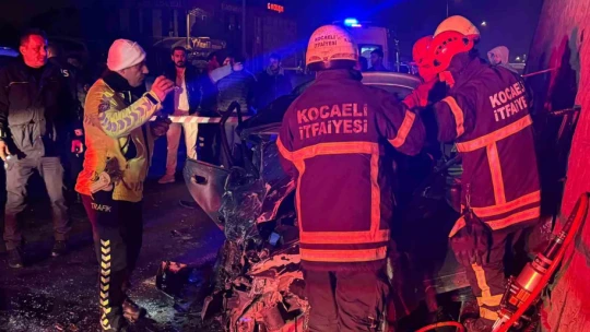 Yeni yılın ilk saatlerinde feci kaza... Ters yönde ilerleyen araç dehşet saçtı: 1 ölü