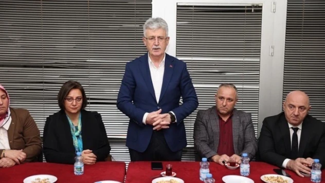 Başkan Ellibeş: 'Onlar geçmişi özleye dursun'