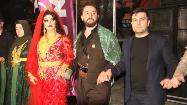 Damada 5 milyon 300 bin lira, İranlı geline 15 kilo altın takıldı