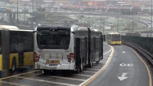 Haramidere'de metrobüs kazası: 4 yaralı