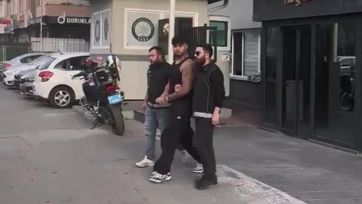 'Lvbel C5' lakaplı rapçinin adliyeye sevk edildiği anlara ait görüntüler ortaya çıktı