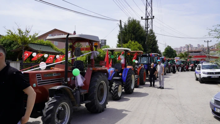 10. Çiftçi Şenliği İzmit'te Çiftçi Kadınların Traktör Konvoyuyla Başladı