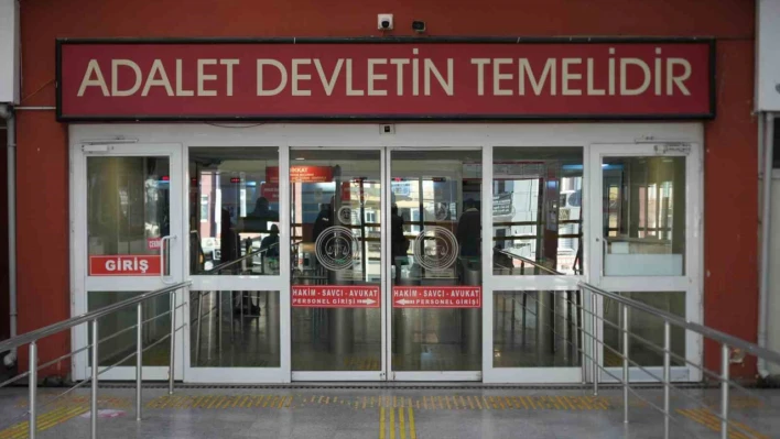 Kocaeli'de 16 yaşındaki kızı otobüste istismar ettiği iddia edilen şoför beraat etti