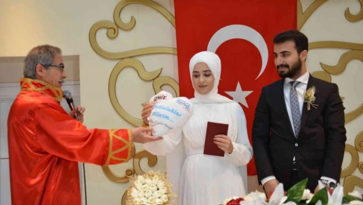 18 yılda 30 bin nikah kıydı, doğum gününde emekli oldu