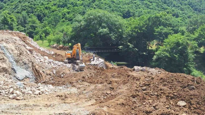 2 mahalleyi bağlayacak köprünün yapımı devam ediyor