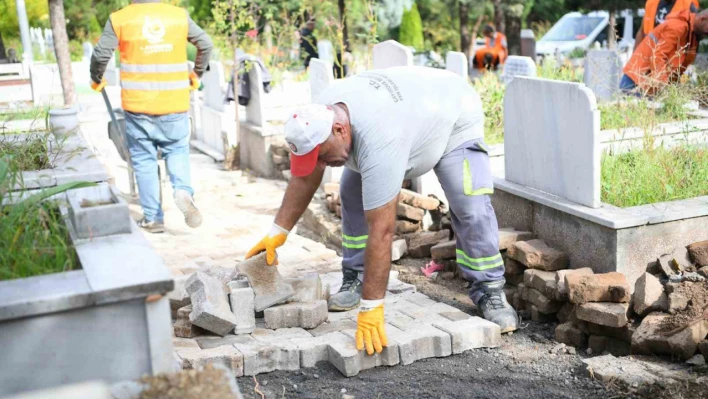 Akse Mezarlığı'nda bakım çalışması sürüyor