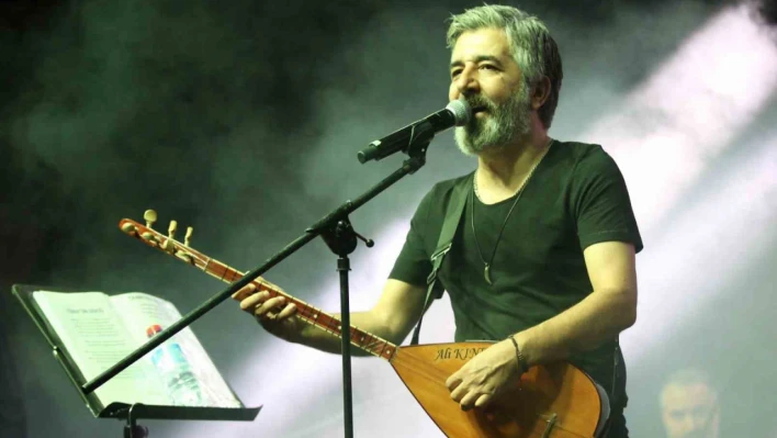 Ali Kınık tarihi kalede verdiği konserle izleyenleri mest etti