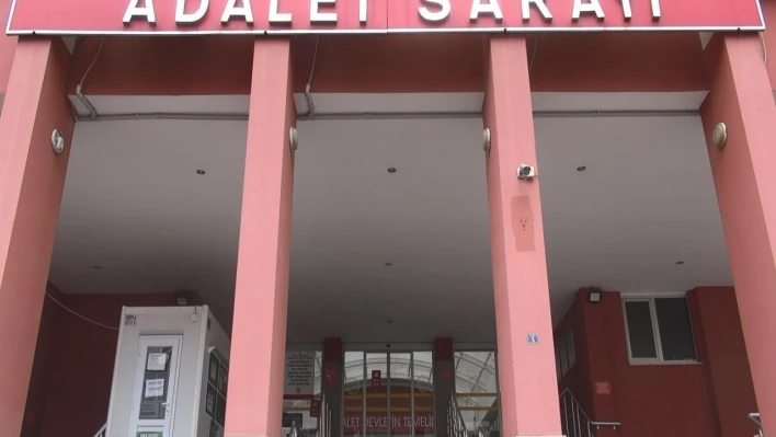 Annesini rahatsız ettiği iddiasıyla 61 yaşındaki adamı öldürdüler, cezaları belli oldu