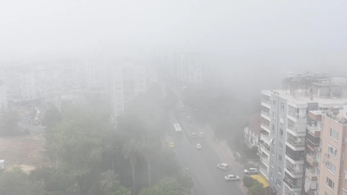 Antalya'da sis ve tozdan göz gözü görmedi