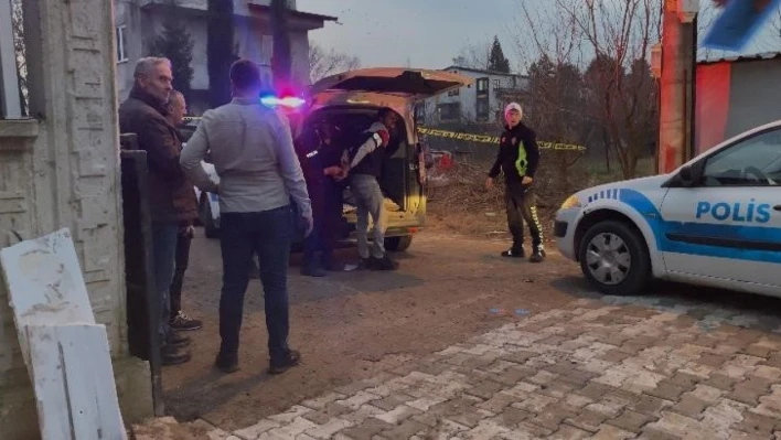 Aranan şahıs kendisini yakalamaya gelen polislere akrabalarıyla saldırdı: 2 yaralı, 4 gözaltı