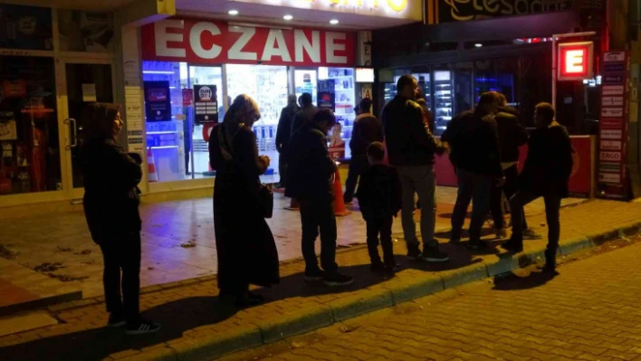 Hastalıklar arttı, eczanelerde uzun kuyruklar oluştu