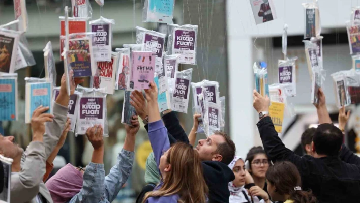 Asırlık çınarlar kitap açtı, 5 bin kitap 5 dakikada toplandı