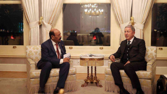 Bakan Akar, Pakistanlı mevkidaşı Tareen ile bir araya geldi