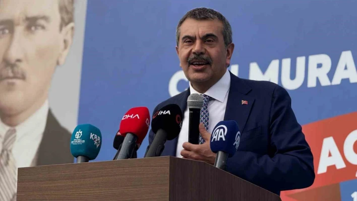 Bakan Tekin: 'Okulumuzun 14-15 dönüm arazi içerisinde 10 metrekare payı olduğu için dava açan belediye başkanları var'