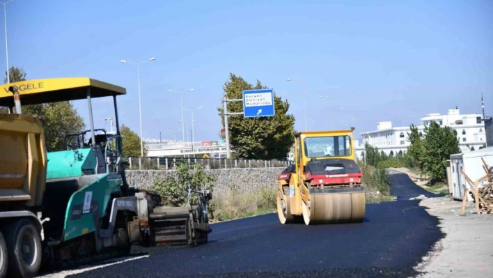 Başiskele trafiğini rahatlayacak yeni yol asfaltlanıyor